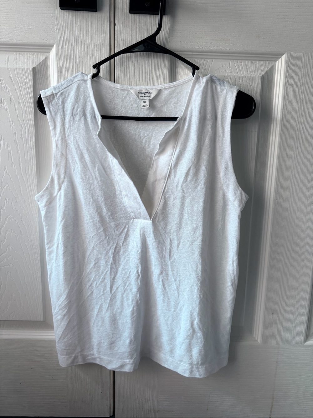 Banana Republic White V-Neck Sleeveless Tank